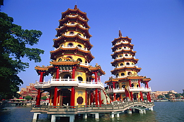 Dragon and Tiger Pagodas, Lotus Lake, Kaohsiung, Taiwan, Asia