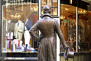 Statue of Beau Brummel and men's clothes shop, Jermyn Street, London, England, United Kingdom, Europe