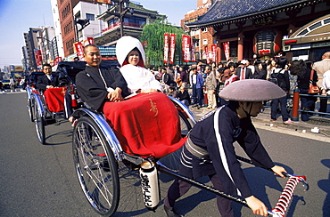 Wedding couple in rickshaw, Asakusa, Tokyo, Japan, Asia