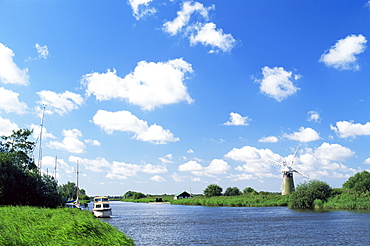 River Thurne, Norfolk Broads, Norfolk, England, United Kingdom, Europe