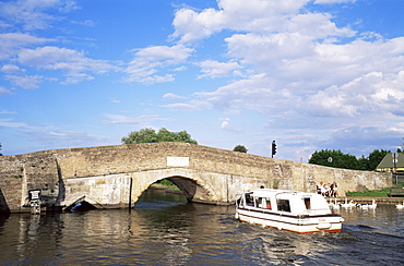 Potter Heigham Bridge and River Thurne, Norfolk Broads, Norfolk, England, United Kingdom, Europe