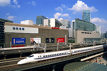 Shinkansen Bullet Train and Marunouchi Business Area skyline, Tokyo, Honshu, Japan, Asia