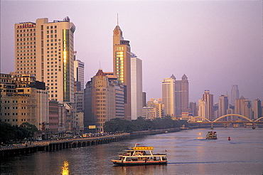 City skyline and Pearl River, Guangzhou, Guangdong Province, China, Asia