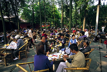 People at the Wenshu Temple Teahouse, Chengdu, Sichuan Province, China, Asia