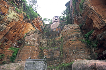 Giant Buddha statue, 71 metres high, Leshan, UNESCO World Heritage Site, Sichuan Province, China, Asia