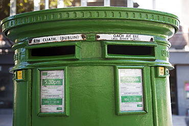 Green postbox, Dublin, Republic of Ireland, Europe