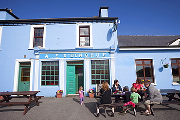 Pub scene at Derreen, County Clare, Munster, Republic of Ireland, Europe