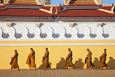 Monks walking in front of the Royal Palace walls, Phnom Penh, Cambodia, Indochina, Southeast Asia, Asia