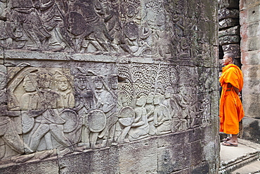 Monk and relief depicting the Ramayana Epic, Bayon Temple, Angkor Thom, UNESCO World Heritage Site, Siem Reap, Cambodia, Indochina, Southeast Asia, Asia