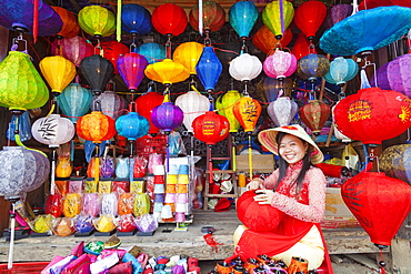 Girl making paper lanterns, Old Town, Hoi An, Vietnam, Indochina, Southeast Asia, Asia