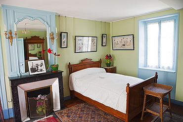 Bedroom, Claude Monet's House, Giverny, Normandy, France, Europe