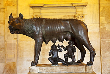 Etruscan bronze statue of the She-Wolf and Romulus and Remus, Capitoline Museum, The Capitol, Rome, Lazio, Italy, Europe