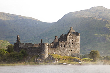 Kilchurn Castle, Loch Awe, Strathclyde, Scotland, United Kingdom, Europe