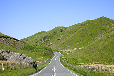 Empty road and mountain scenery, Snowdonia National Park, Gwynedd, Wales, United Kingdom, Europe