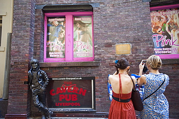 Tourists and John Lennon statue, Mathew Street, Liverpool, Merseyside, England, United Kingdom, Europe