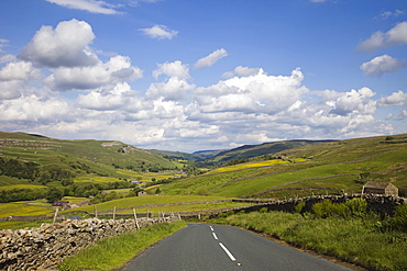 Empty road in Swaledale, Yorkshire Dales National Park, Yorkshire, England, United Kingdom, Europe