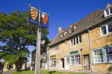 Heraldic town sign, Chipping Campden, Gloucestershire, Cotswolds, England, United Kingdom, Europe