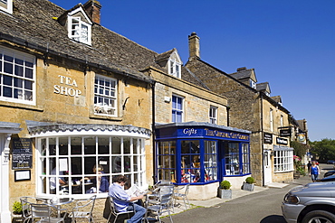 Shops in Stow-on-the-Wold, Gloucestershire, Cotswolds, England, United Kingdom, Europe