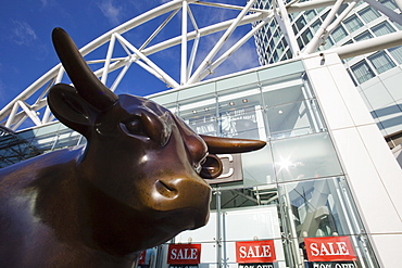 Bronze Bull statue, sculpted by Laurence Broderick at the Bullring Shopping Mall, Birmingham, West Midlands, England, United Kingdom, Europe