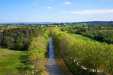 Argens Minervois village, Navigation on the Canal du Midi, UNESCO World Heritage Site, Aude, Languedoc Roussillon, France, Europe