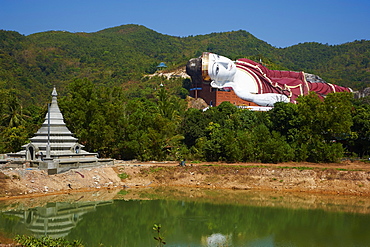 Sleeping Buddha, Win Sein Taw Ya, around Mawlamyine (Moulmein), Mon State, Myanmar (Burma), Asia