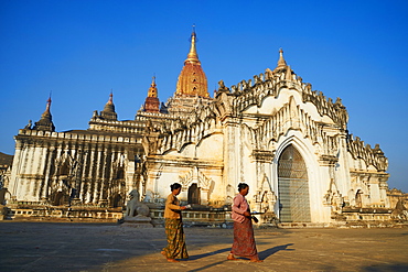 Patho Ananda temple, Bagan (Pagan), Myanmar (Burma), Asia