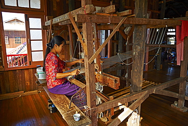 Burmese woman weaving, Nampan village, Inle Lake, Shan State, Myanmar (Burma), Asia