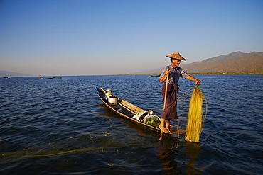 Fisherman on Inle Lake, Shan State, Myanmar (Burma), Asia