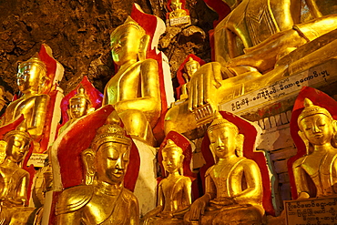 Statues of the Buddha, Shwe Oo Min natural Buddhist cave pagoda, Pindaya, Shan State, Myanmar (Burma), Asia