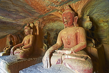 Buddha statues in the Po Win Daung Buddhist cave, dating from the 15th century, Monywa, Sagaing Division, Myanmar (Burma), Asia