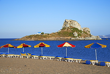 Beach on Kefalos Bay looking out to Kastri Island, Kos, Dodecanese, Greek Islands, Greece, Europe