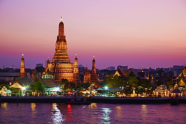 Wat Arun (Temple of the Dawn) and the Chao Phraya River by night, Bangkok, Thailand, Southeast Asia, Asia
