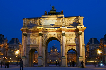 Arc du Carrousel, Place du Carrousel, with Louvre in the background at night, Paris, France, Europe