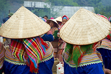 Flower Hmong ethnic group at Can Cau market, Bac Ha area, Sapa region, North Vietnam, Vietnam, Indochina, Southeast Asia, Asia