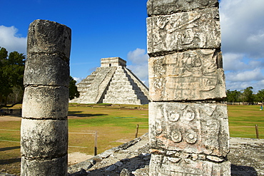 El Castillo pyramid (Temple of Kukulcan) in the ancient Mayan ruins of Chichen Itza, UNESCO World Heritage Site, Yucatan, Mexico, North America