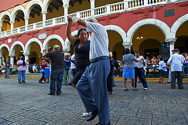 Mexican dancers and musicians outside municipal palace, Square of Independence, Merida, Yucatan state, Mexico, North America