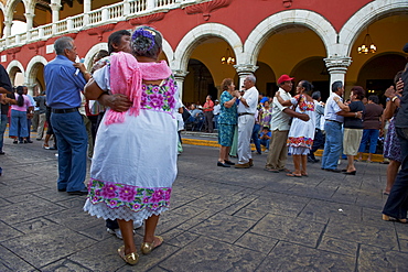 Mexican dancers and musicians outside municipal palace, Square of Independence, Merida, Yucatan state, Mexico, North America