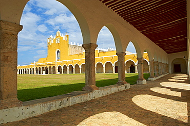 Monastery, Convento De San Antonio De Padua (Convent of San Antonio De Padua), the yellow city of Izamal, Yucatan State, Mexico, North America