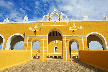 Monastery, Convento De San Antonio De Padua (Convent of San Antonio De Padua), the yellow city of Izamal, Yucatan State, Mexico, North America