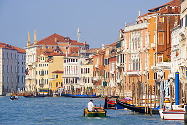 Boat on the Grand Canal, Venice, UNESCO World Heritage Site, Veneto, Italy, Europe