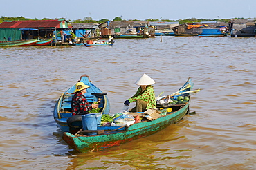 Floating Vietnamese village, Lake Tonle Sap, UNESCO Biosphere Reserve, Cambodia, Indochina, Southeast Asia, Asia