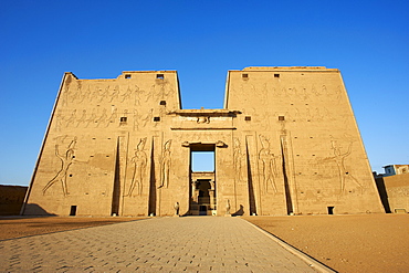 Pylon, Temple of Horus, Edfu, Egypt, North Africa, Africa