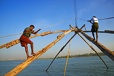 Chinese fishing nets, Fort Cochin (Kochi), Kerala, India, Asia