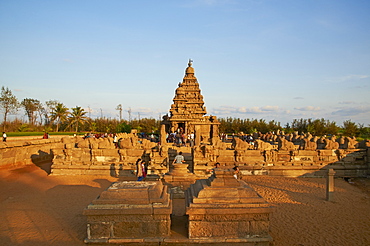 The Shore Temple, Mamallapuram (Mahabalipuram), UNESCO World Heritage Site, Tamil Nadu, India, Asia