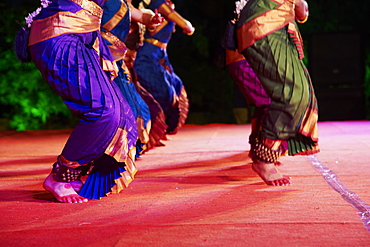 Women dancers, Indian traditional dance festival, Mamallapuram (Mahabalipuram), Tamil Nadu, India, Asia