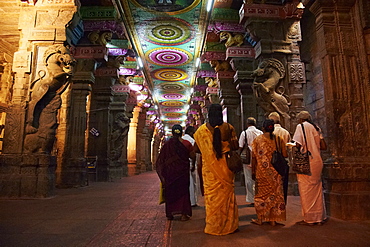 Interior, Sri Meenakshi temple, Madurai, Tamil Nadu, India, Asia