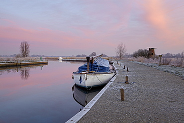 Winter scene in the Norfolk Broads near Ludham Bridge, Norfolk, England, United Kingdom, Europe