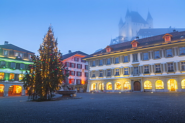 Schloss Thun and Rathausplatz, Thun, Jungfrau region, Bernese Oberland, Swiss Alps, Switzerland, Europe