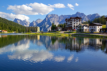 Lago di Misurina, Belluno Province, Veneto, Italian Dolomites, Italy, Europe