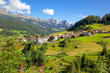 Moena, Fassa Valley, Trento Province, Trentino-Alto Adige/South Tyrol, Italian Dolomites, Italy, Europe